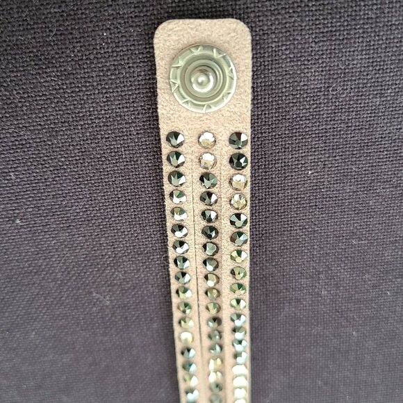 Swarovski Suede Wrap barcelet.  Light grey and/or brown. - Picture 9 of 15